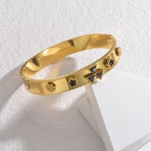 Bracelet jon jonc plaqué or 18 carats poli avec motifs trèfles et pierres noires