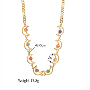 Collier bohème en acier inoxydable doré avec des charmes de lune colorés