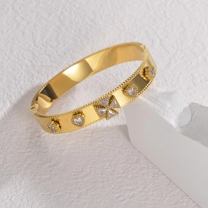 Vintage gold-plated titanium steel bracelet with heart and star-shaped zircon stones