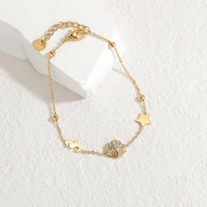Bracciale dorato in acciaio inossidabile con ciondoli cavalluccio, conchiglia e stella