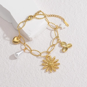 Bracelet en acier inoxydable doré avec breloques marguerite, cœur et étoile