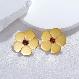 Boucles d'oreilles vintage en forme de fleur dorée 18 carats avec pierre d'agate rouge