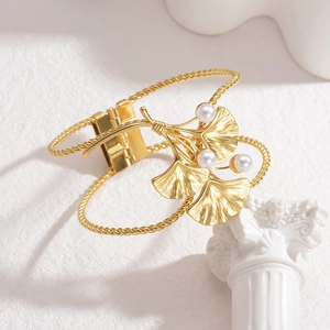 Bracelet jonjon élégant en or 18 carats avec feuilles de ginkgo et perles blanches