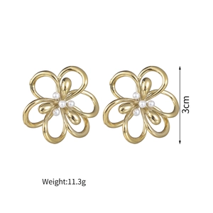 Boucles d'oreilles fleurs dorées ajourées avec perles, taille 3cm et poids 11,3g