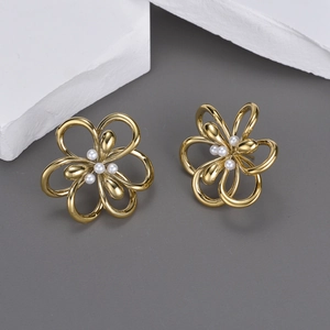 Boucles D’Oreilles Clous Fleur Creuse Élégantes Avec Künstliche Perles Fantaisie Acier Inoxydable Plaqué Or Bijoux Floraux Femme