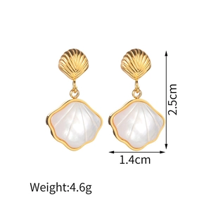 Boucles d'oreilles perles en forme d'éventail en acier plaqué or 18K, 2,5cm par 1,4cm