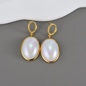 Orecchini Pendenti Ovali Geometrici Acciaio Inossidabile Placcato Oro Con Perla Artificial Iridescente Elegante