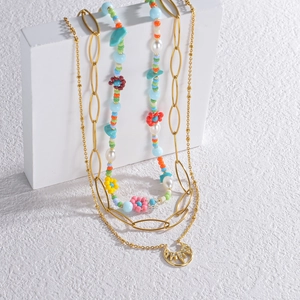 Collier à trois rangs plaqué or 18k avec perles colorées, perles et pendentifs étoile
