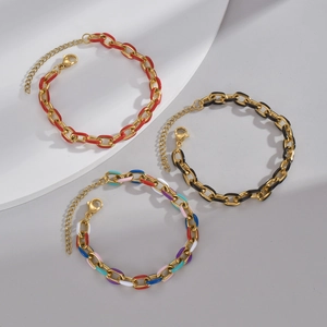 Trois bracelets gourmettes en acier inoxydable émaillé coloré avec fermoir ajustable