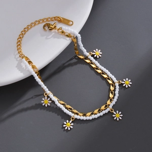 Bracelet Double Couche En Acier Inoxydable Avec Perles Blanches Et Breloques Marguerite En Émail Bijou Doux Pour Femmes