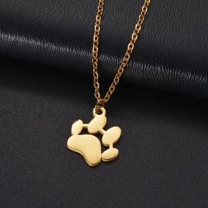 Élégant collier pendentif patte de chat doré poli avec chaîne en acier titane