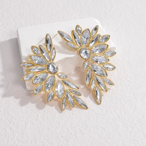 Boucles d'oreilles fleuries dorées avec cristaux marquise sur socle blanc