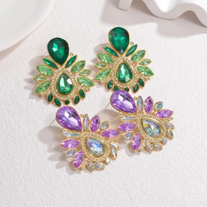 Orecchini vintage di lusso con cristalli verdi e viola incastonati in metallo dorato