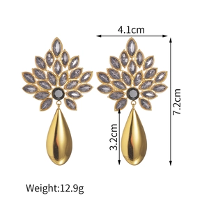 Vintage water-drop crystal earrings in gold-tone with size dimensions and weight display