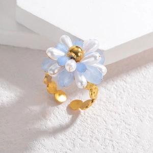 Fashionable floral bead ring with white pearls and blue crystals on gold open band