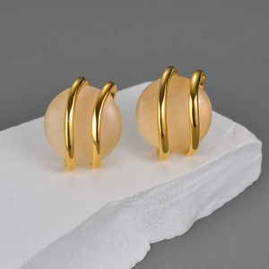 Boucles d'oreilles minimalistes en or 18K avec perles champagne sur pierre naturelle