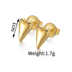Detailansicht der herzförmigen Goldstecker mit 1 cm Höhe und 1,7 g Gewicht