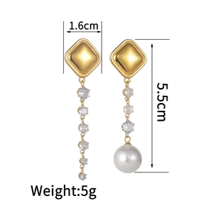 Detailed size chart showing 5.5cm length and 1.6cm width for gold pearl tassel earrings