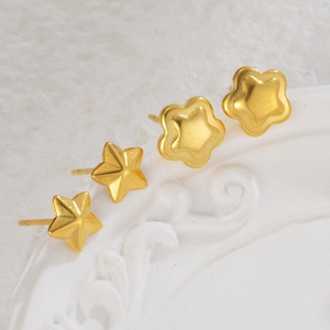 Set di orecchini a stella e petalo in acciaio inossidabile placcato oro 18K lucido