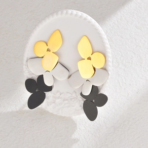 Three-tone flower drop earrings in gold, silver and matte black with brushed metal finish