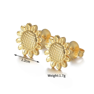 Detail of 1.2cm sunflower stud earrings with 18K gold finish and intricate petal textures