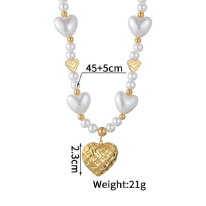 Detail of hollow heart pendant on pearl necklace with dimensions 45cm length and 21g weight