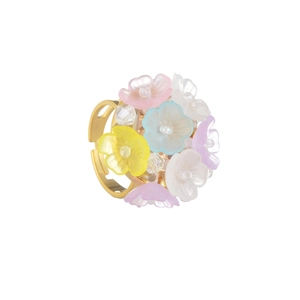 Chic adjustable gold ring featuring vibrant resin flowers and clear bead accents