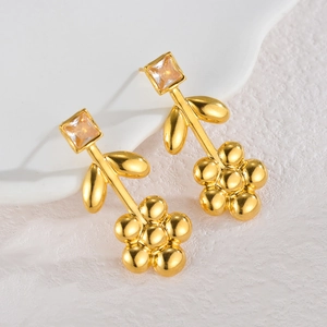 Boucles d'oreilles fleurs plaquées or 18K avec cristaux carrés et tiges longues
