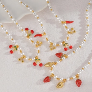 Collier en perles d'acier inoxydable avec pendentifs colorés en forme de cerise et fraise