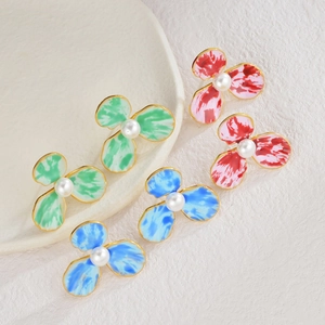 Boucles d'oreilles fleurs en acier inoxydable 304 avec texture marbre et perles blanches