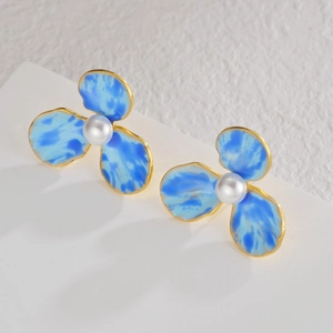 Boucles d'oreilles fleurs en acier inoxydable 304 avec émail bleu et perle centrale