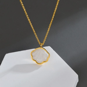 Collier Pendentif En Forme D'Éventail En Nacre Acier Inoxydable Plaqué Or 18K Chaîne De Clavicule Minimaliste Pour Femmes