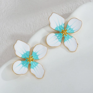 Boucles d'oreilles fleurs en acier inoxydable émaillé blanc et bleu doré
