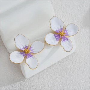 Boucles d'oreilles fleurs en acier inoxydable avec pétales dégradés violets et détails dorés