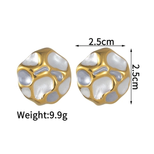 Detailed view of irregular gold earrings with textured center, size 2.5cm and 9.9g weight