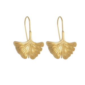 Boucles d'oreilles pendantes feuille de ginkgo dorées avec détails de nervures fines