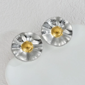 Orecchini a fiore in acciaio inossidabile bicolore con petali argento e centro dorato