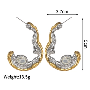Detailed size specifications for two-tone pleated C-shape earrings with clear gemstones