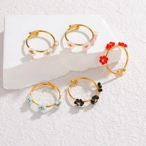 Bagues ajustables en acier inoxydable doré 18K avec marguerites perlées multicolores