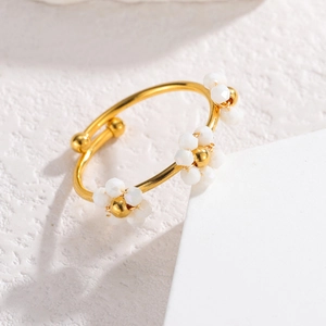 Bague ouverte fleurs de marguerites dorées minimaliste avec cristaux blancs polis