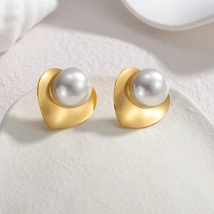 Elegant 18k gold heart-shaped pearl earrings on a clean textured white background