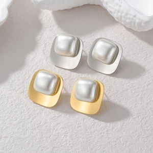 Boucles d'oreilles carrées minimalistes plaquées or 18K et argent avec nacre incrustée