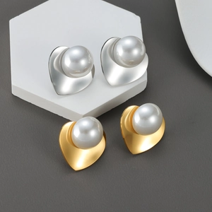 Heart Shaped Artificial Pearl Stud Earrings Stainless Steel Matte Finish Elegant Fashion Jewelry For Women