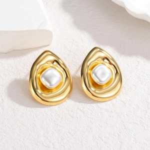 Boucles d'oreilles perles baroques vintage avec monture irrégulière dorée pour femme