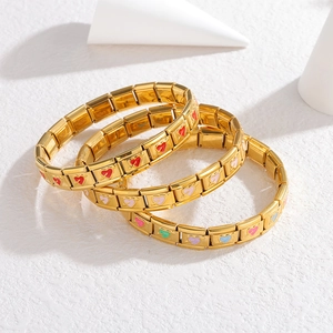 Bracciali charm italiani con cuori in smalto colorato e finitura in acciaio inox dorato
