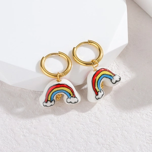 Boucles d'oreilles créoles arc-en-ciel en céramique et acier doré pour femme