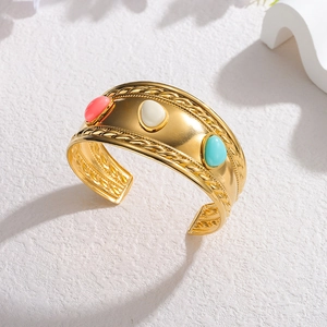 Bracelet manchette large plaqué or 18K avec trois pierres gouttes et texture corde