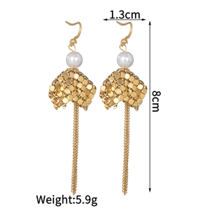 Detailed view of geometric pearl earrings with gold tassels showing size 8cm and weight 5.9g