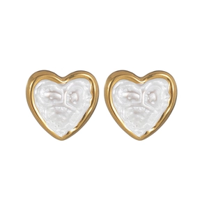 Boucles d'oreilles cœur vintage avec cadre doré et relief blanc effet nacre