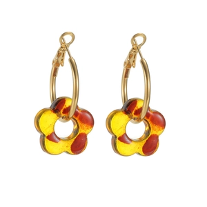 Élégantes boucles d'oreilles fleur plaquées or 18 carats avec pendentifs en résine